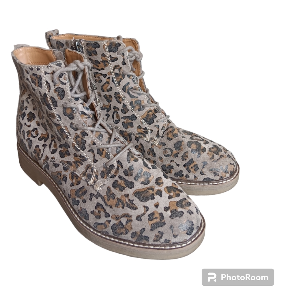 Comfortiva Shoes Womens 8.5W Resee Boot Leopard Print Leather Combat Zip